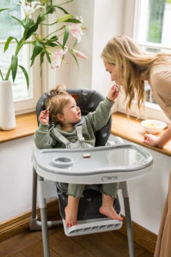 Momi Yumtis Dark Grey Kinderstoel KRKA00001 -Goedkope Babywinkel Momi Yumtis 1