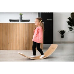 Luna Toys Houten Balansbord Met Zwart Vilt LU-36998 -Goedkope Babywinkel luna toys houten balansbord sfeer 2